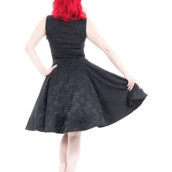 HEARTS & ROSES LONDON | Black Brocade Keyhole Fit & Flare Dress - Picture 2 of 7